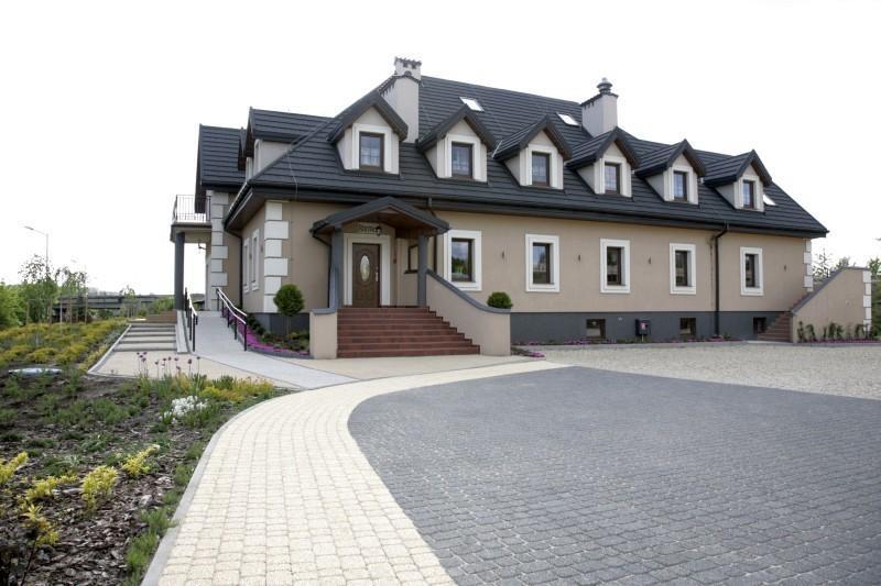 Hotel Malinowy Dwor Ruda Slaska Exteriér fotografie