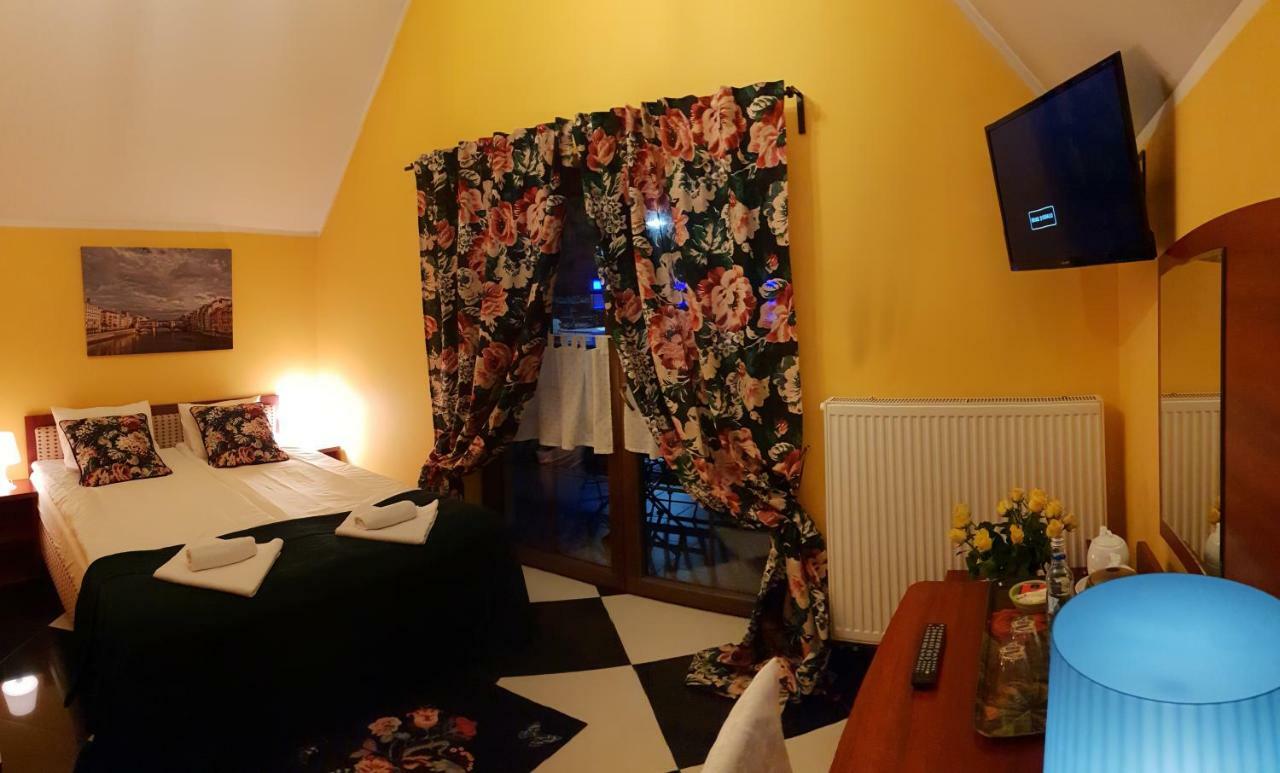 Hotel Malinowy Dwor Ruda Slaska Exteriér fotografie