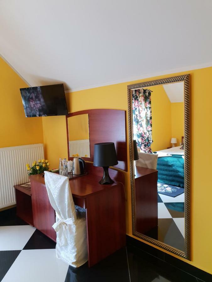 Hotel Malinowy Dwor Ruda Slaska Exteriér fotografie