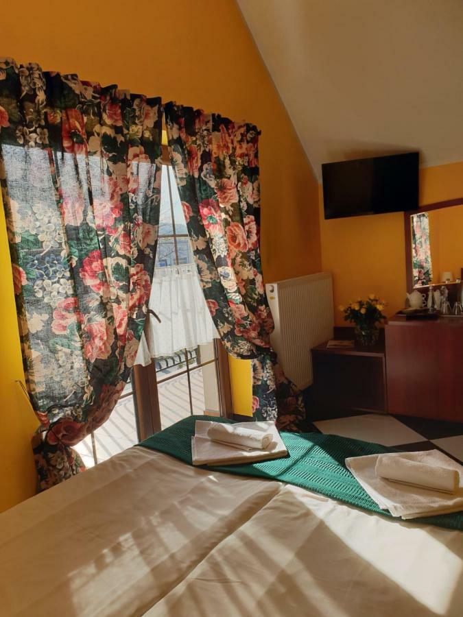 Hotel Malinowy Dwor Ruda Slaska Exteriér fotografie